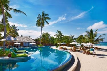 Profitez pleinement du soleil a bord de la piscine...